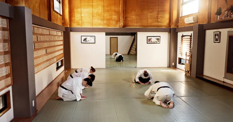 Ceremónia v tradičnom dojo